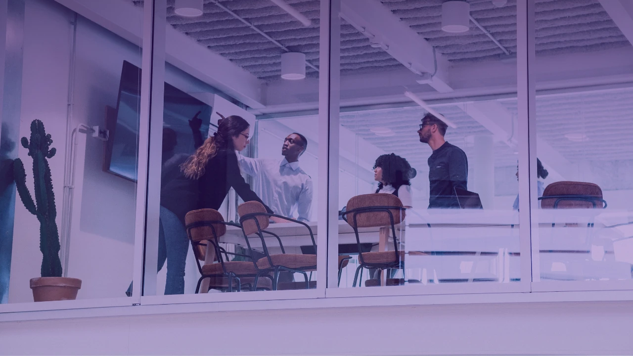 Échange entre professionnels en situation de travail